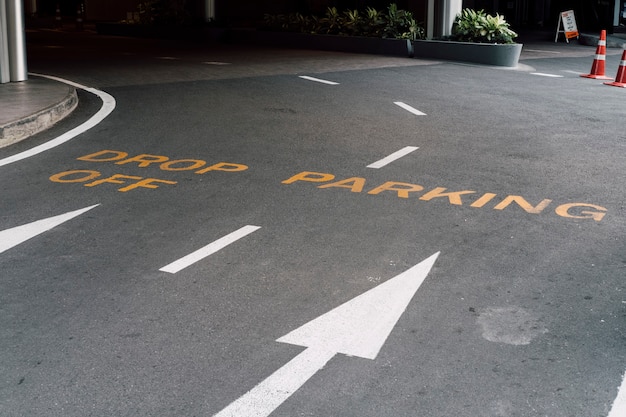 Modo di lasciare e segno di parcheggio