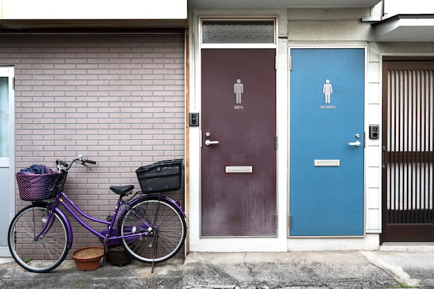 市内のトイレサイン