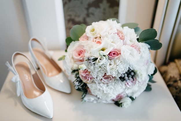 wedding bouquet in bride's hands