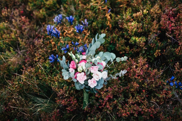 Free photo wedding bouquet lies on the grass