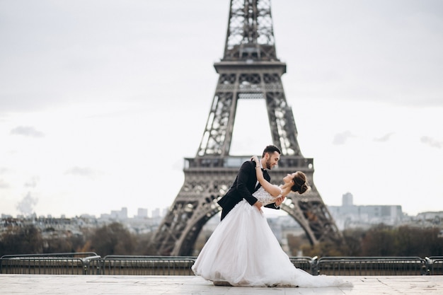 Free photo wedding couple in france