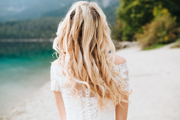 Free photo wedding couple in lake di garda happy