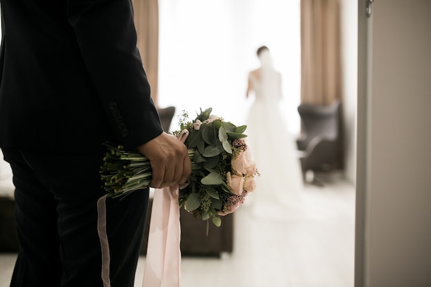 Free photo wedding couple meeting together in room