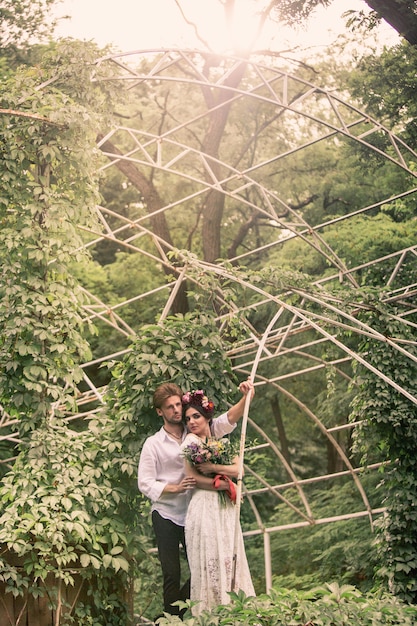 庭の結婚式の装飾。