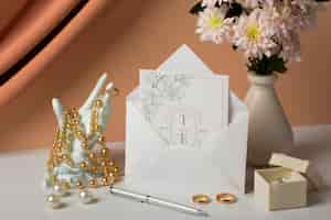 Free photo wedding invitation and flowers arrangement