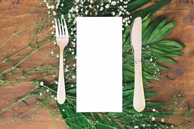 Концепция свадебного меню с столовыми приборами