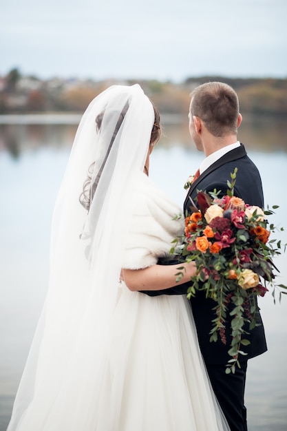 無料写真 結婚式の性質の花嫁の花のドレス
