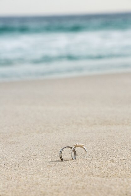 砂の上の結婚指輪