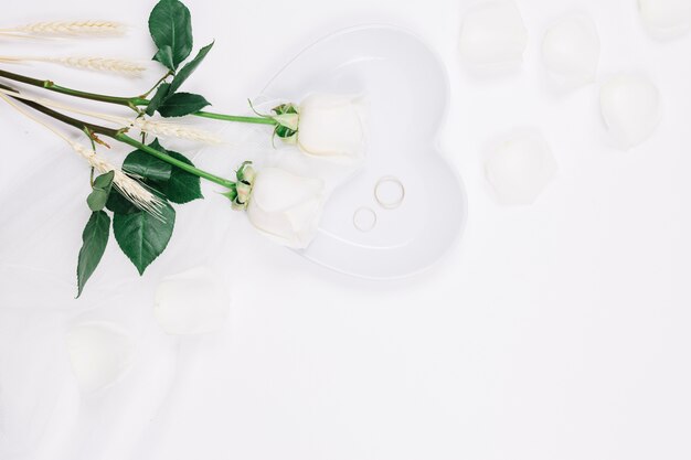 Wedding rings with flowers