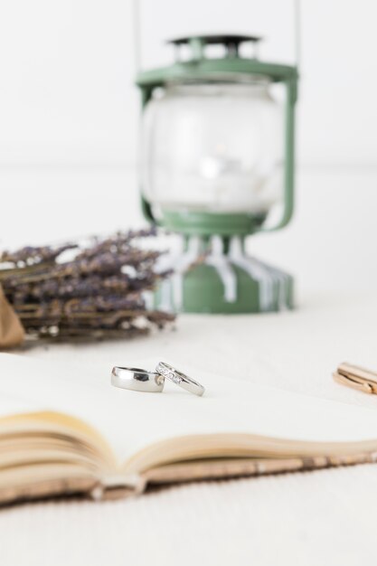 Wedding rings with ornaments