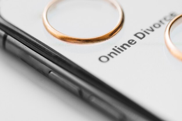 Wedding rings with smartphone