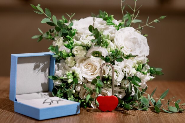 ブライダルベールと花の花束 無料の写真