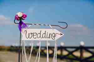 Free photo wedding sign with flowers