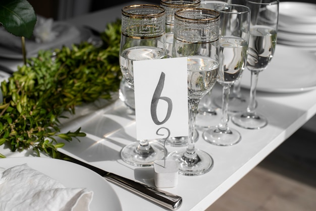 結婚式のテーブルアレンジメントハイアングル