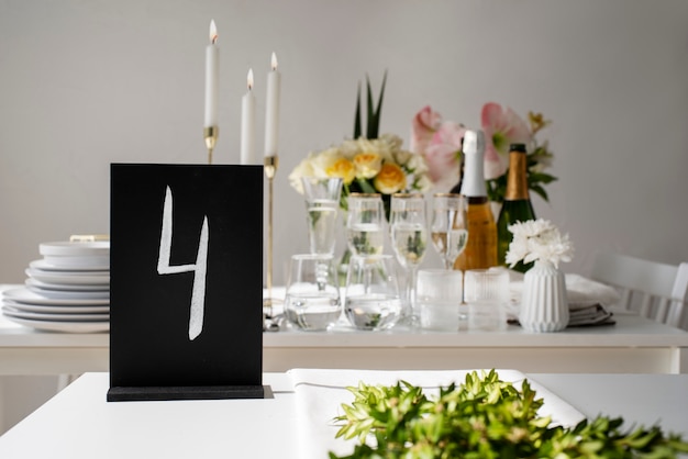 Wedding table arrangement with bouquets