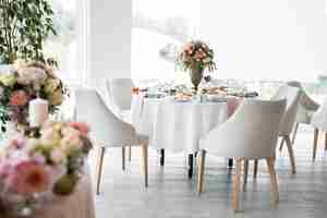 Free photo wedding table decorations