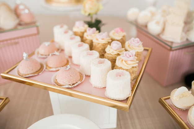 Free photo wedding table desserts