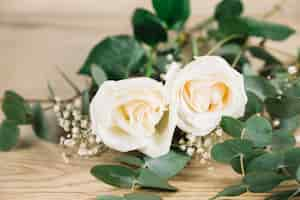 Foto gratuita matrimonio rose bianche