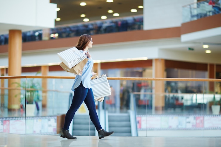 Free Photo weekend  in the shopping center