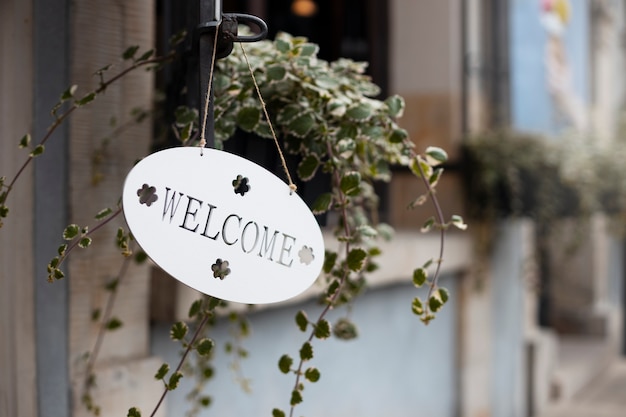 Free photo welcome sign near plant