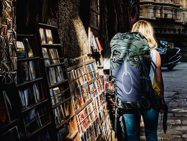 Free photo western backpacker woman exploring india