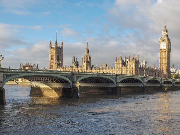 Westminster bridge in london Premium Photo