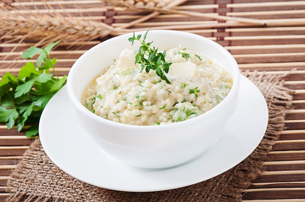 Wheat porridge with herbs