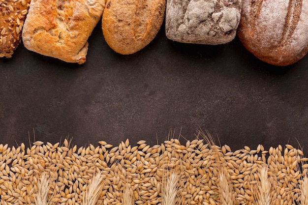 Semi di grano e cornice di pane