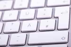 Free photo white aluminum keyboard in close up. technology and communication