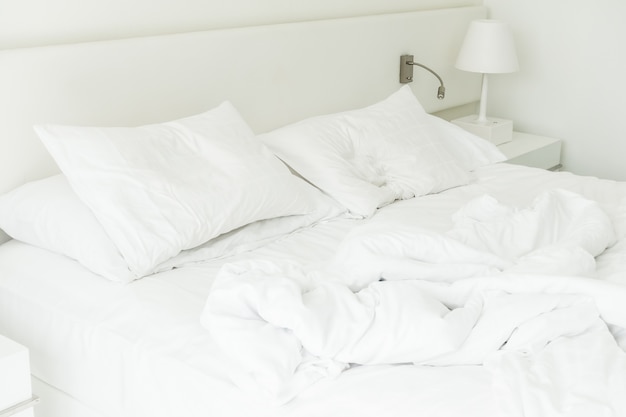 Free photo white bed unmade