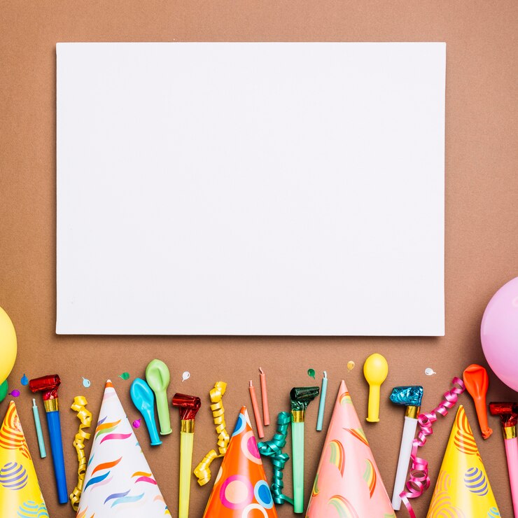 無料Photo 茶色の背景に誕生日オブジェクトと白空白のカード