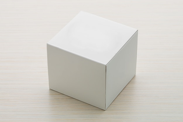 белая коробка