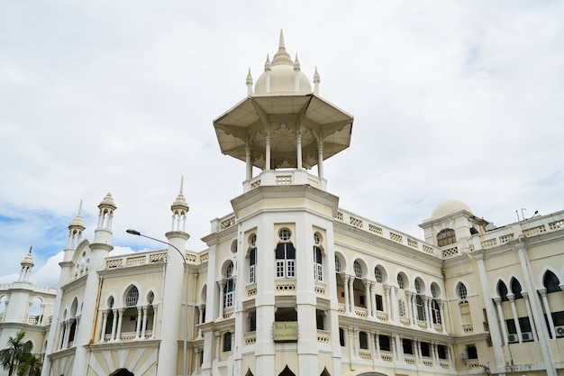 Free photo white building with a viewpoint on top