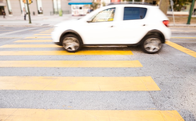 Free photo white car on the pedestrian crossing