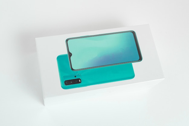 무료 사진 배경에 흰색 휴대폰 상자