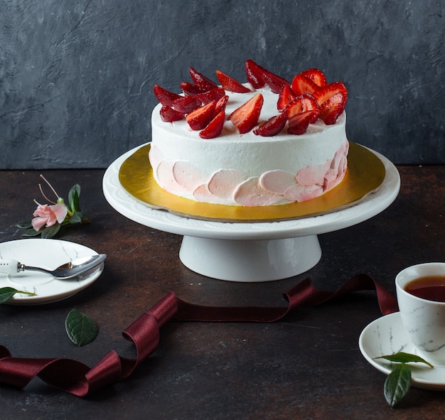 white creamy cake with strawberries