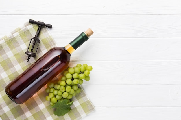 무료 사진 테이블 냅킨을 가진 화이트 맛있는 와인