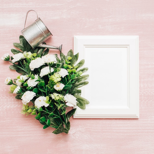 Free photo white flowers with frames