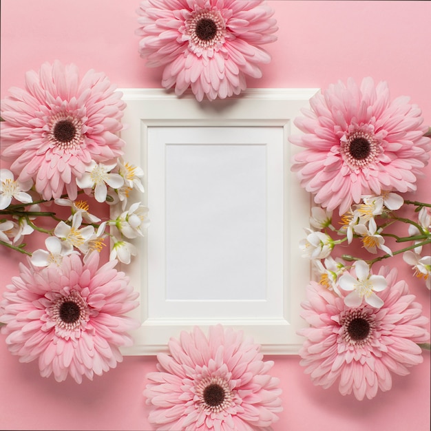 Free photo white frame surrounded by flowers