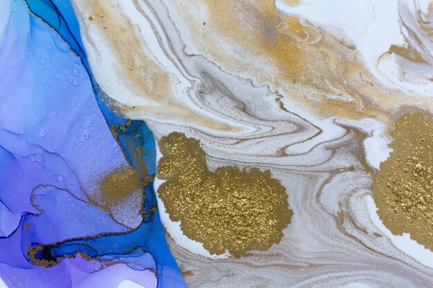 Белое золото, медь и черный узор ряби на синем фоне мраморной абстрактной текстуры с золотой частью ...