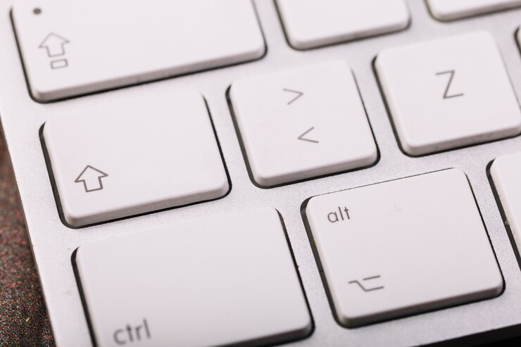 Free Photo white keyboard of laptop