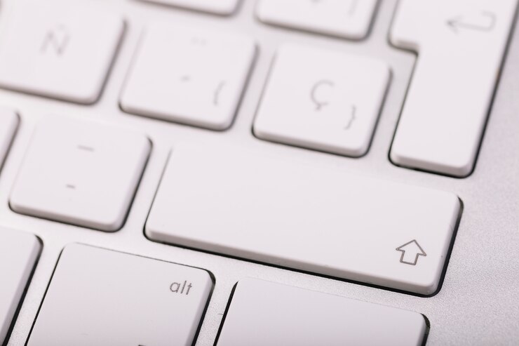 Free Photo white keyboard of modern laptop