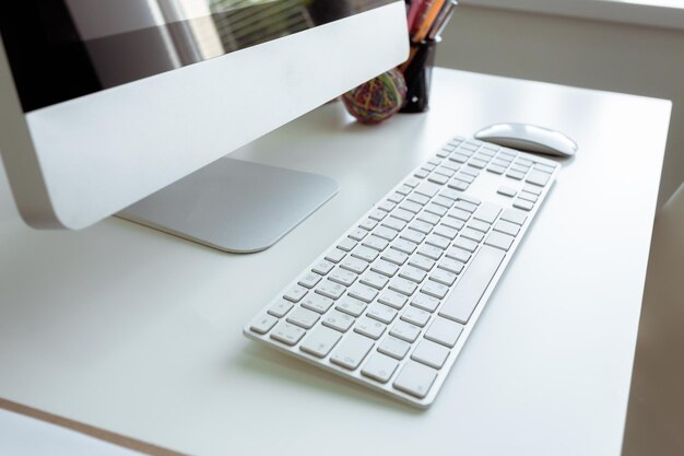 흰색 사무실 책상 테이블