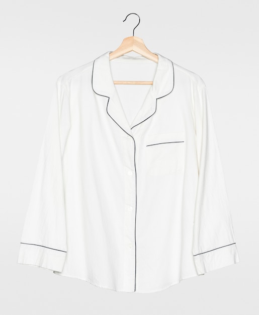 白いパジャマシャツ正面図シンプルなナイトウェアアパレル