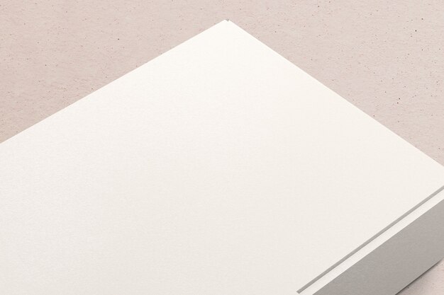 Белая бумажная коробка для упаковки с дизайнерским пространством