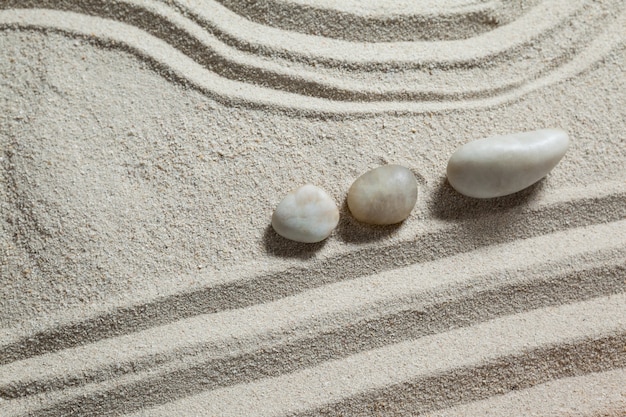 Free photo white pebble stone