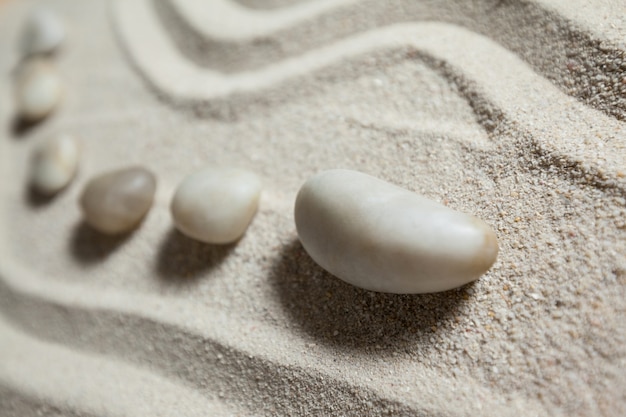 Free photo white pebble stone