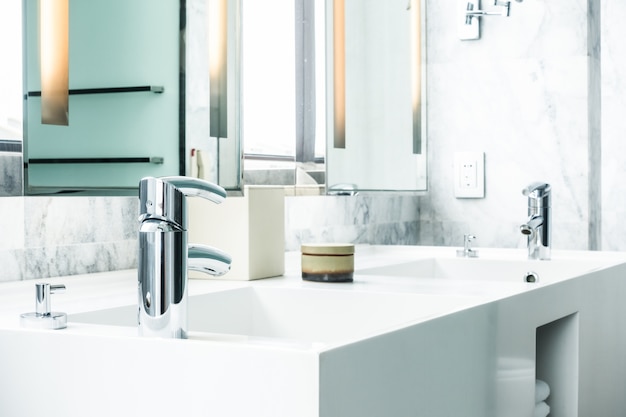 White porcelain sink with towels