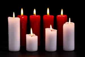 Foto gratuita candele bianche e rosse