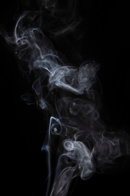 Free photo white smoke spread on black background